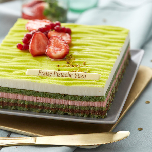 Entremets Fraise Pistache Yuzu