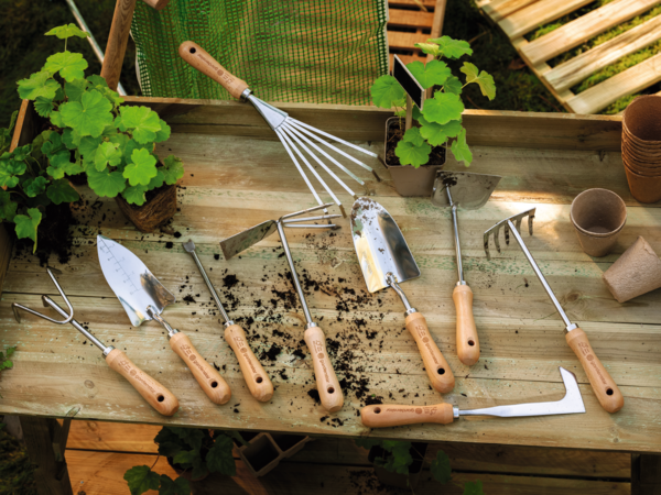 Outils En Métal Manche Court En Bois Fsc Auchan Design prix bas : le décor est planté