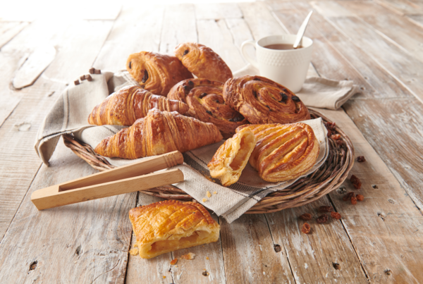 2 Croissants + 2 Pains Au Chocolat + 2 Chaussons Aux Pommes + 2 Pains Aux Raisins Pur Beurre Auchan L'apéro, ça n'a pas de prix. Ou un tout petit.